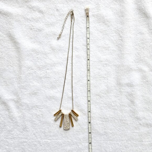 STATEMENT NECKLACE - Gold and crystal contemporary design - Picture 3 of 5